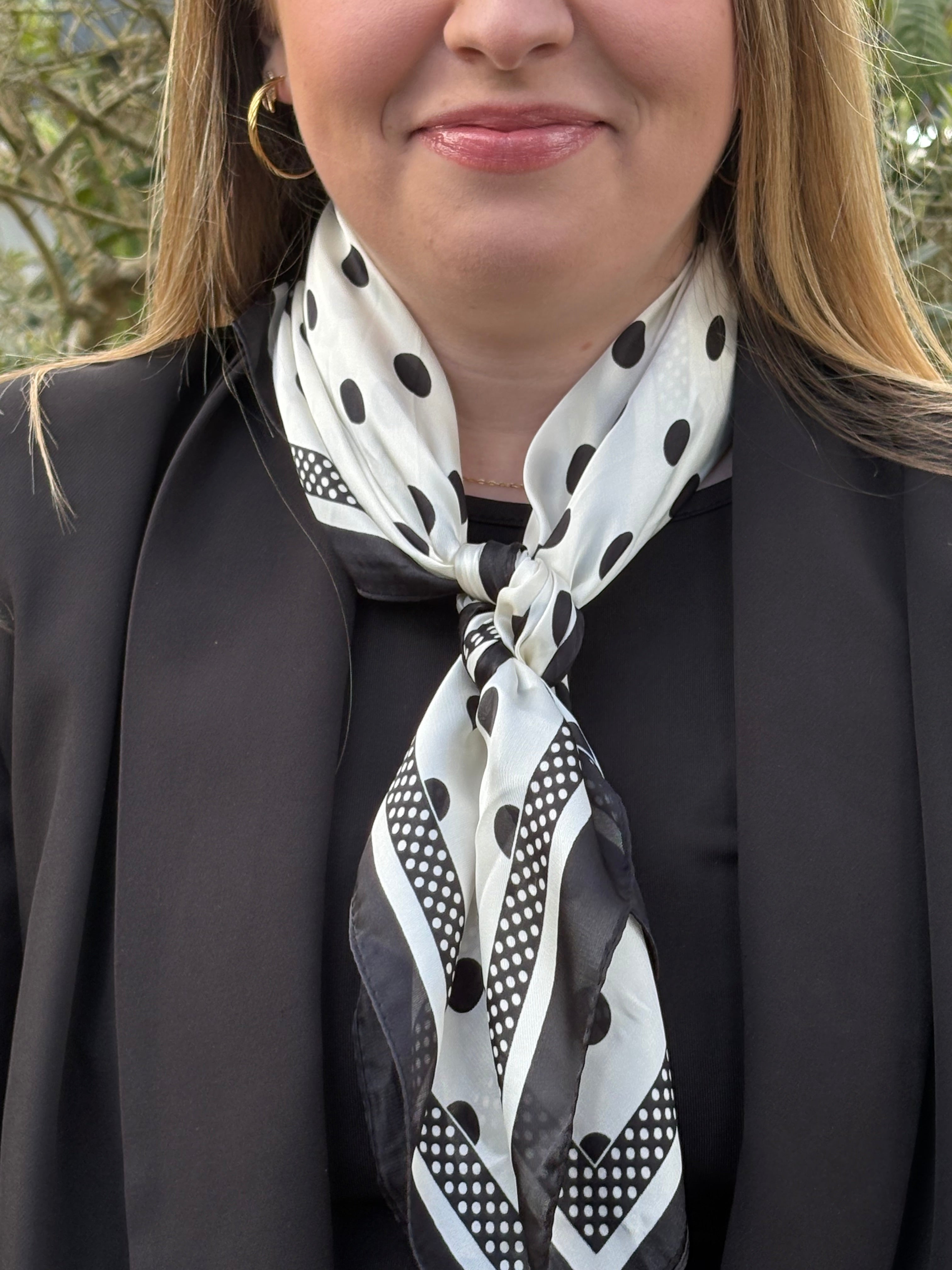 Foulard blanc à pois