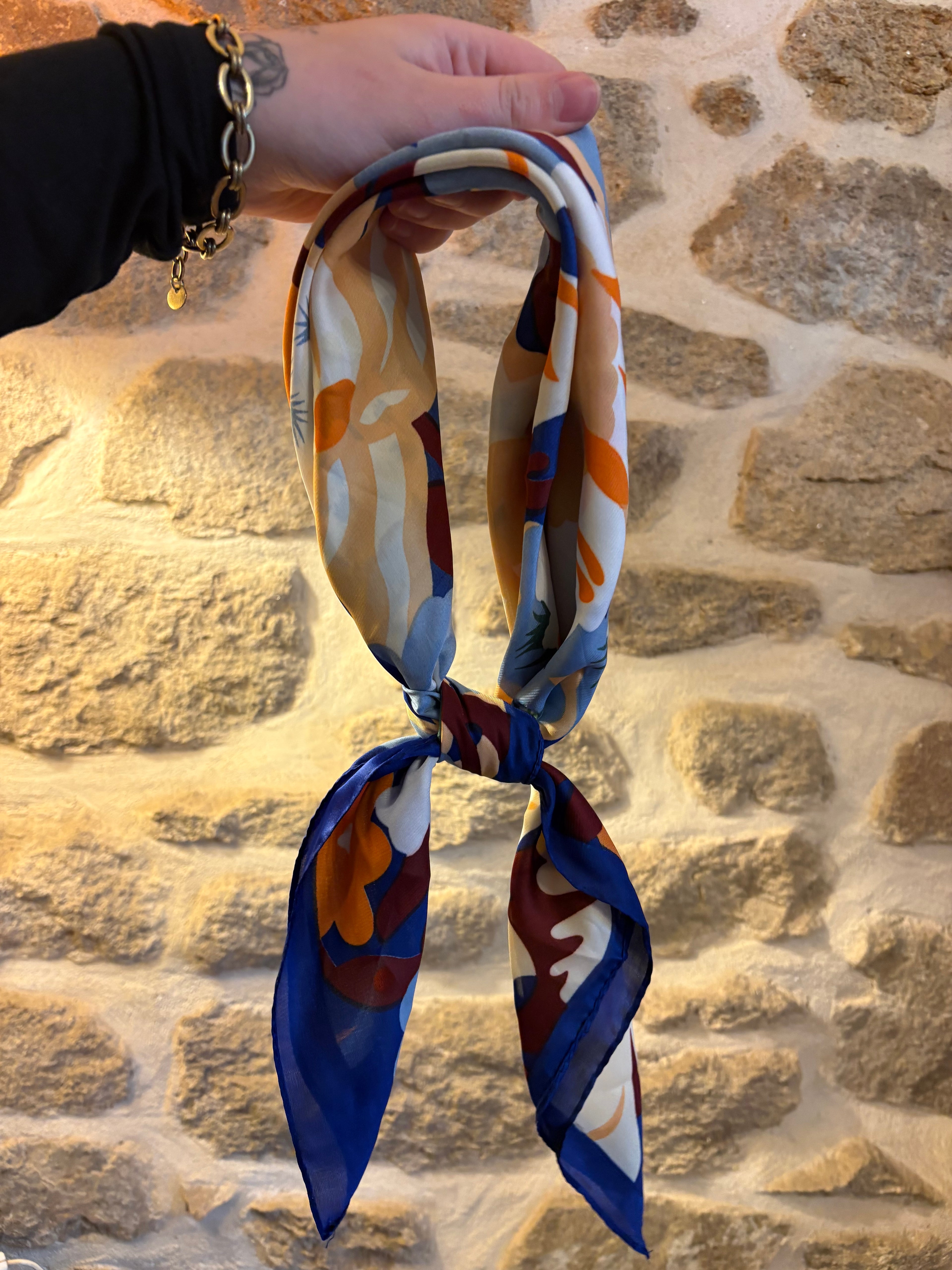 Foulard à motifs