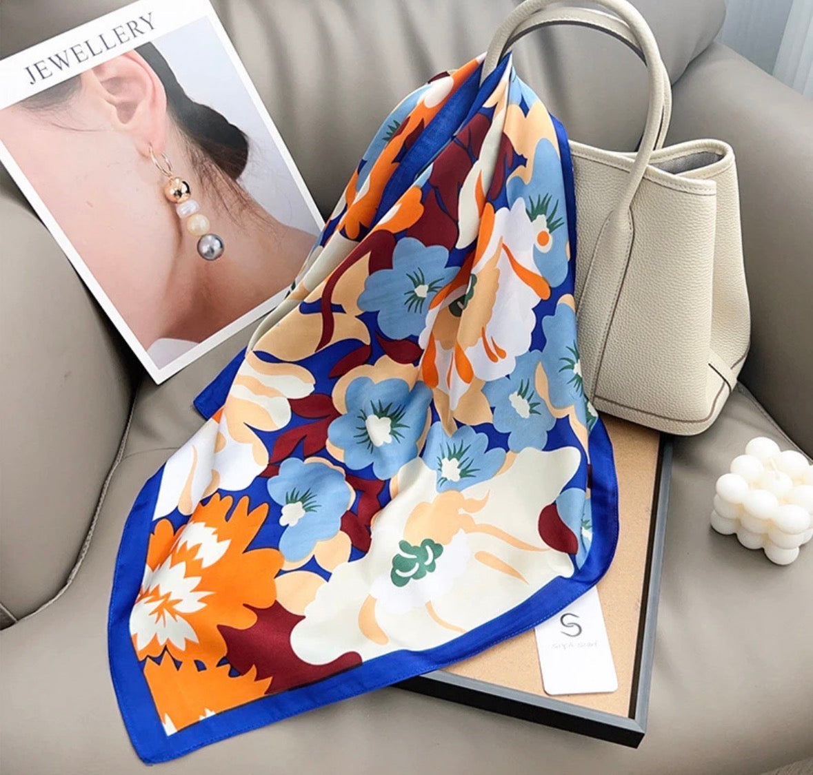 Foulard à motifs