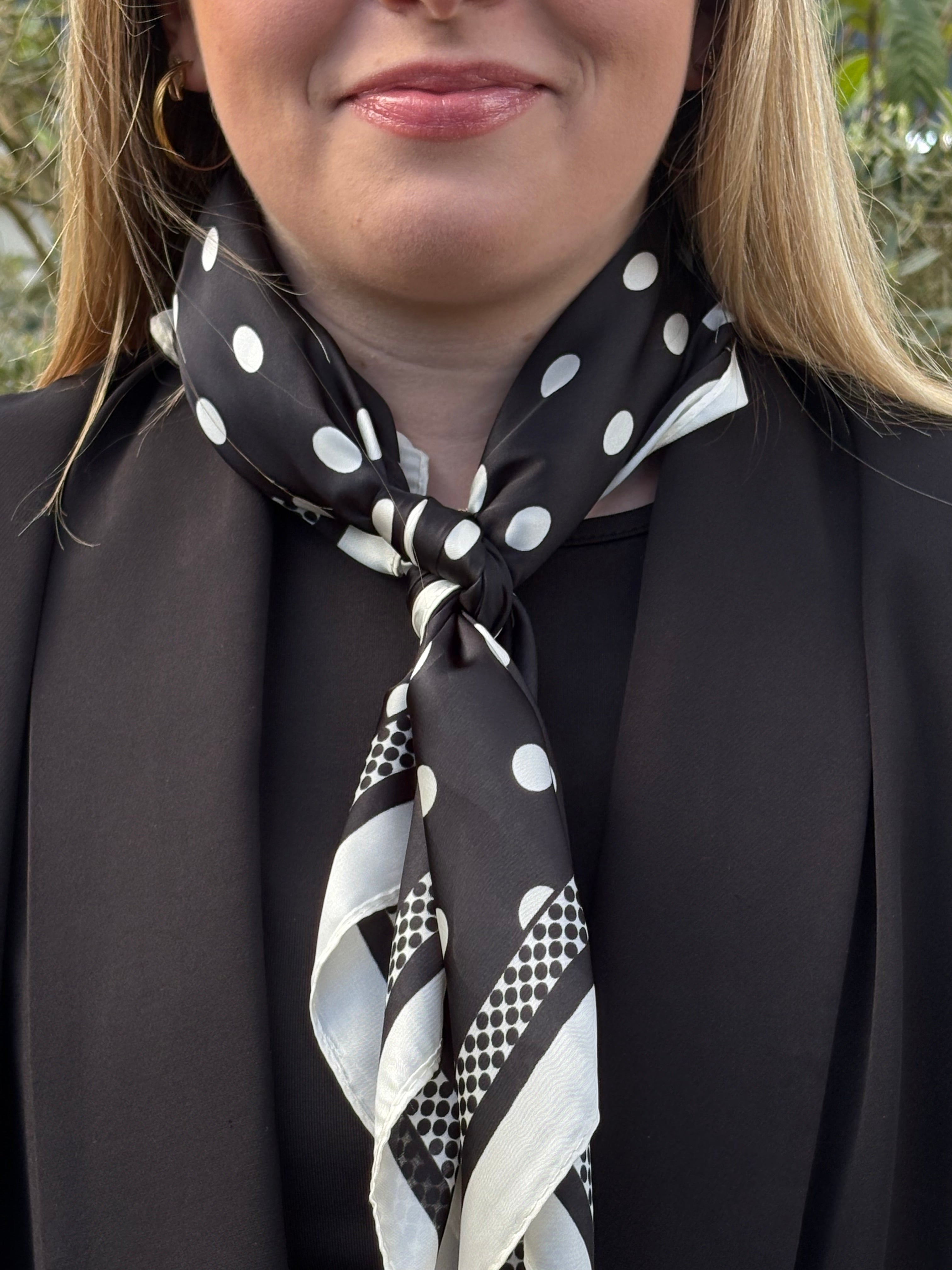 Foulard noir à pois